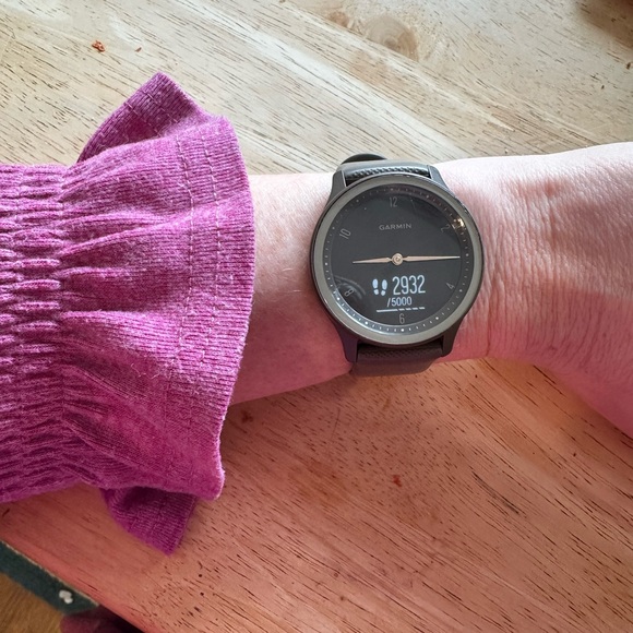 Garmin Vivomove Sport Hybrid Smartwatch in Cocoa - Picture 4 of 15